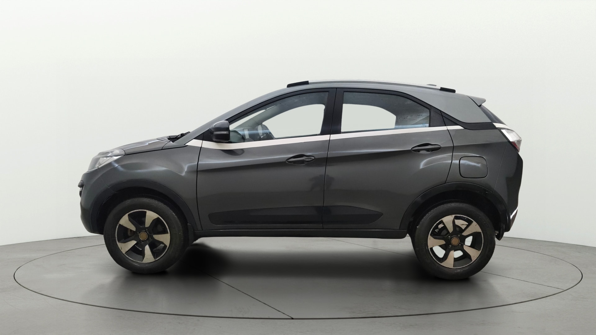 View 2017 Tata Nexon Revotron XE Image 5 Used 2017 Tata Nexon Revotron XE Image 5