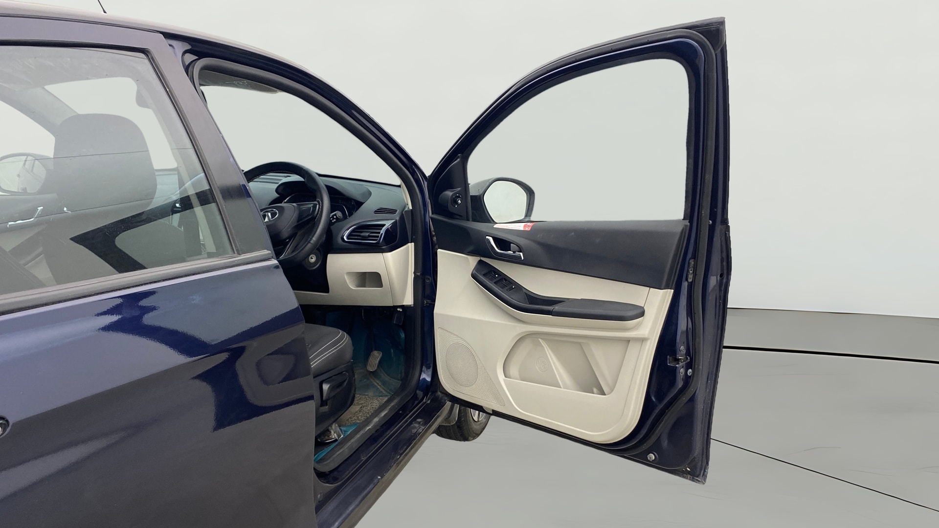 View 2022 Tata Tiago Revotorq XB Image 45 Used 2022 Tata Tiago Revotorq XB Image 45