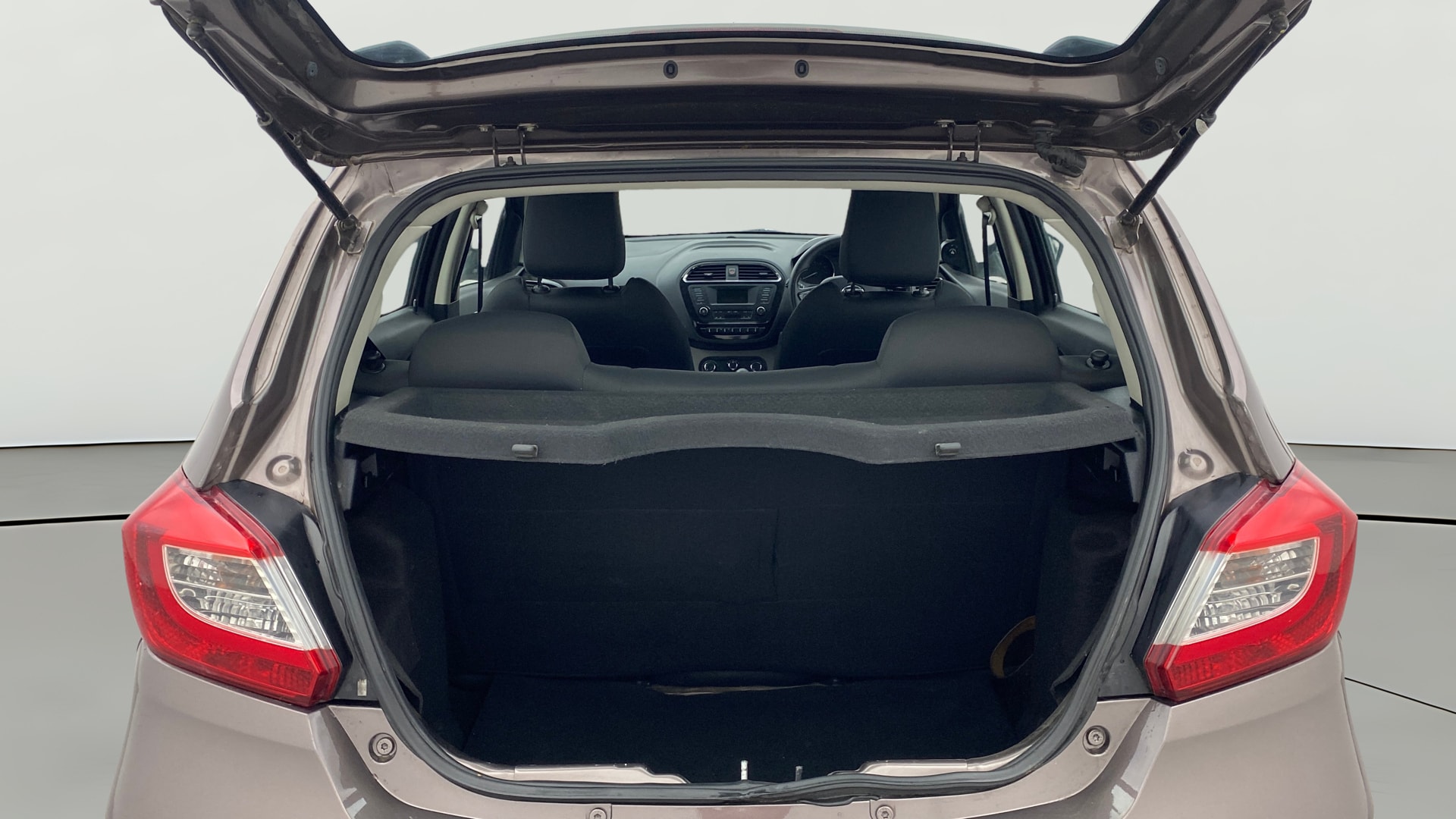 View 2018 Tata Tiago Revotorq XB Image 36 Used 2018 Tata Tiago Revotorq XB Image 36