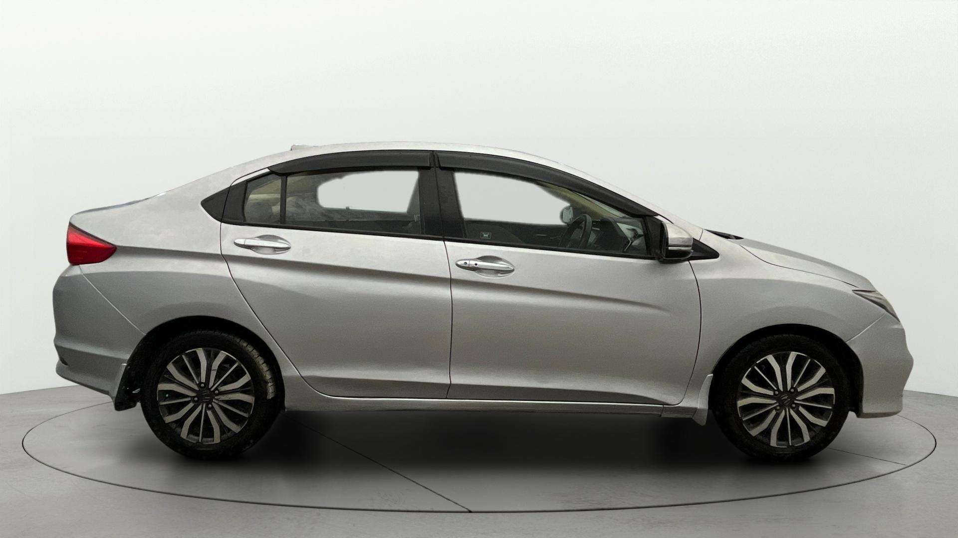 View 2017 Honda City ZX MT Diesel Anniversary Edition Image 9 Used 2017 Honda City ZX MT Diesel Anniversary Edition Image 9