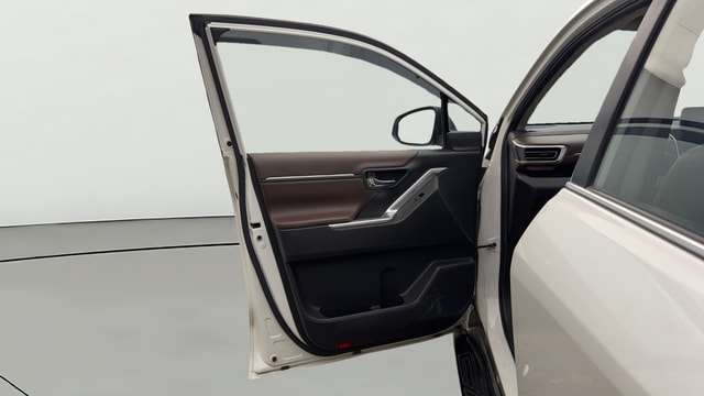 View Toyota Innova Hycross Image 40 Used Toyota Innova Hycross Image 40