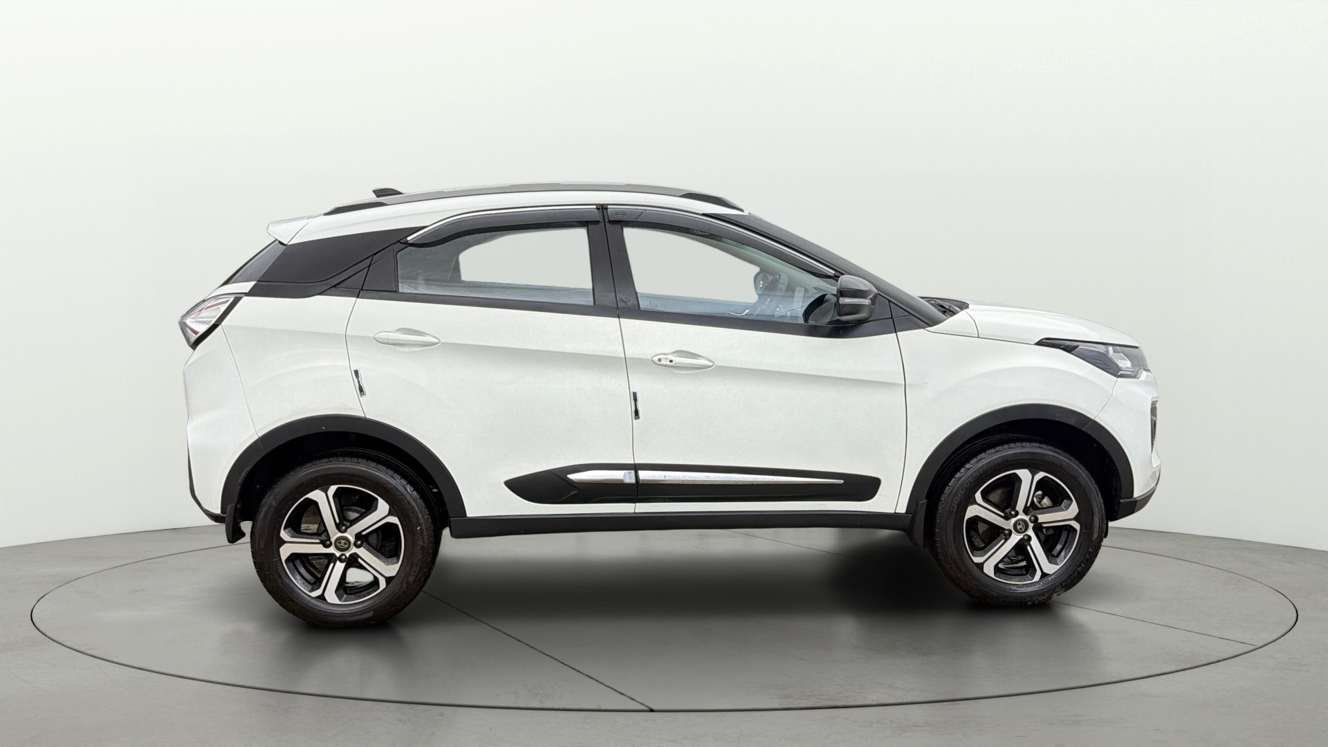 View 2022 Tata Nexon Revotron XE Image 8 Used 2022 Tata Nexon Revotron XE Image 8