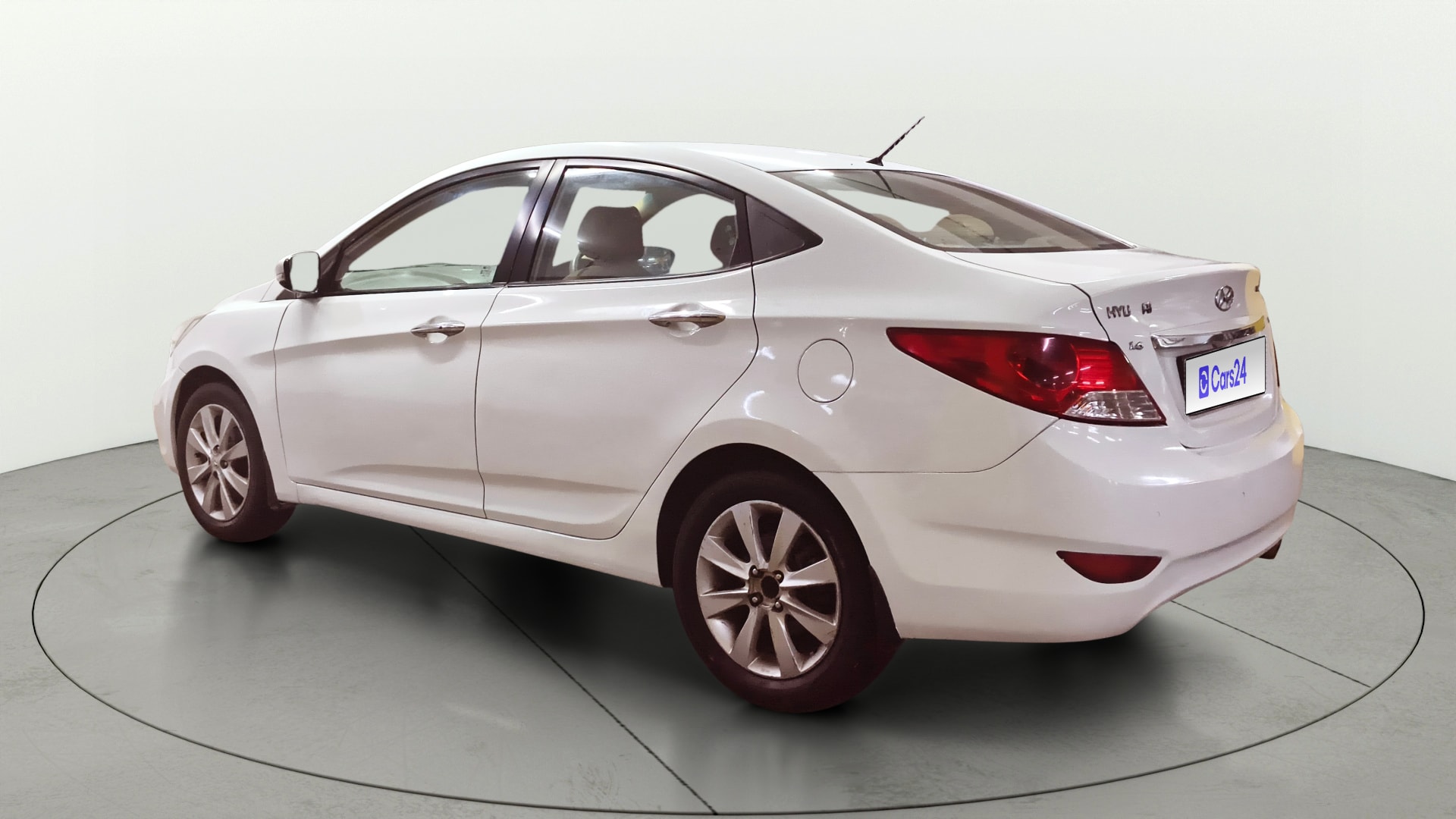 View 2013 Hyundai Fluidic Verna 1.6 VTVT SX Image 2 Used 2013 Hyundai Fluidic Verna 1.6 VTVT SX Image 2