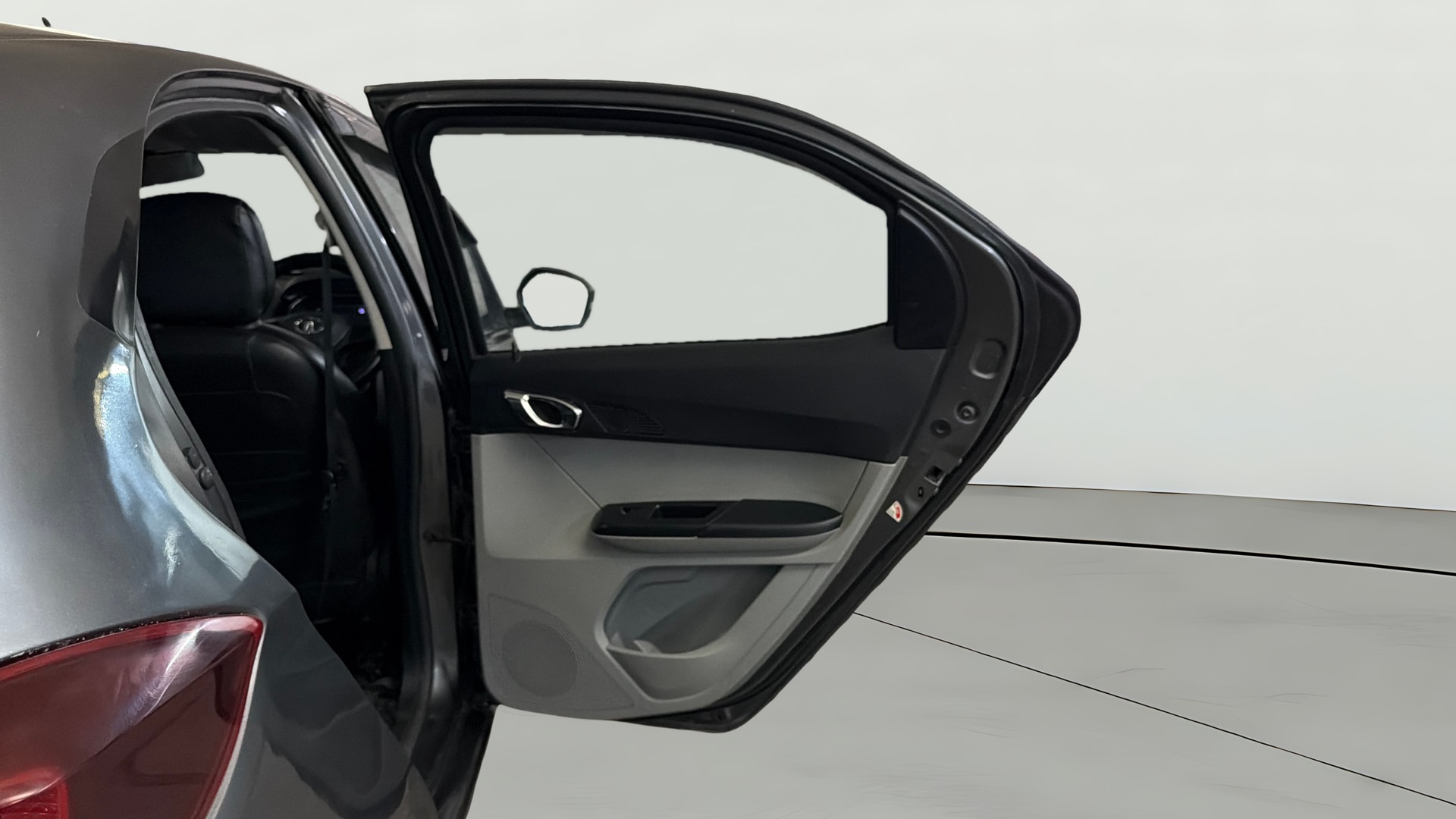 View 2020 Tata Tiago Revotorq XB Image 7 Used 2020 Tata Tiago Revotorq XB Image 7