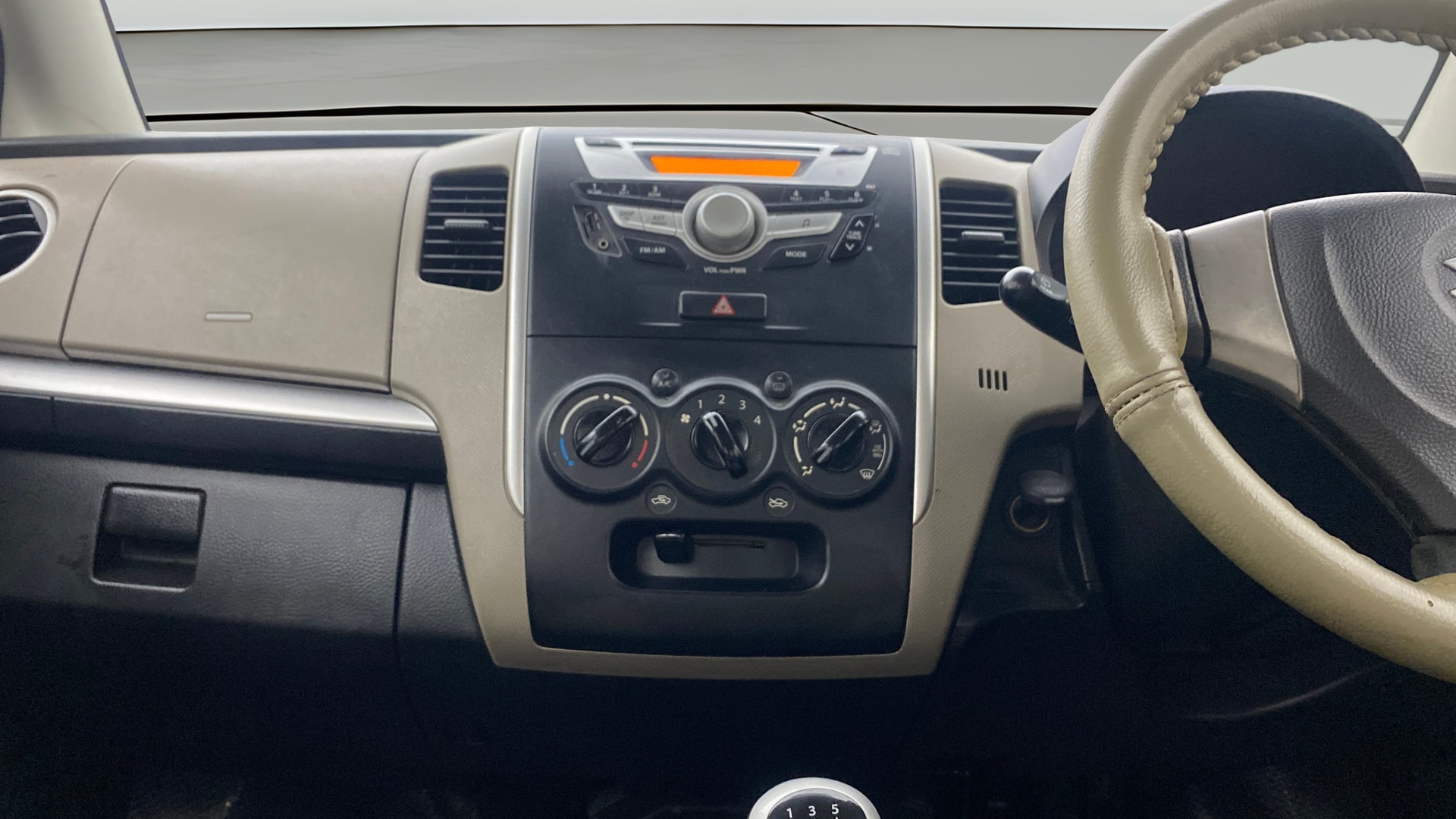 View 2015 Maruti Suzuki 1000 Base Variant Image 17 Used 2015 Maruti Suzuki 1000 Base Variant Image 17