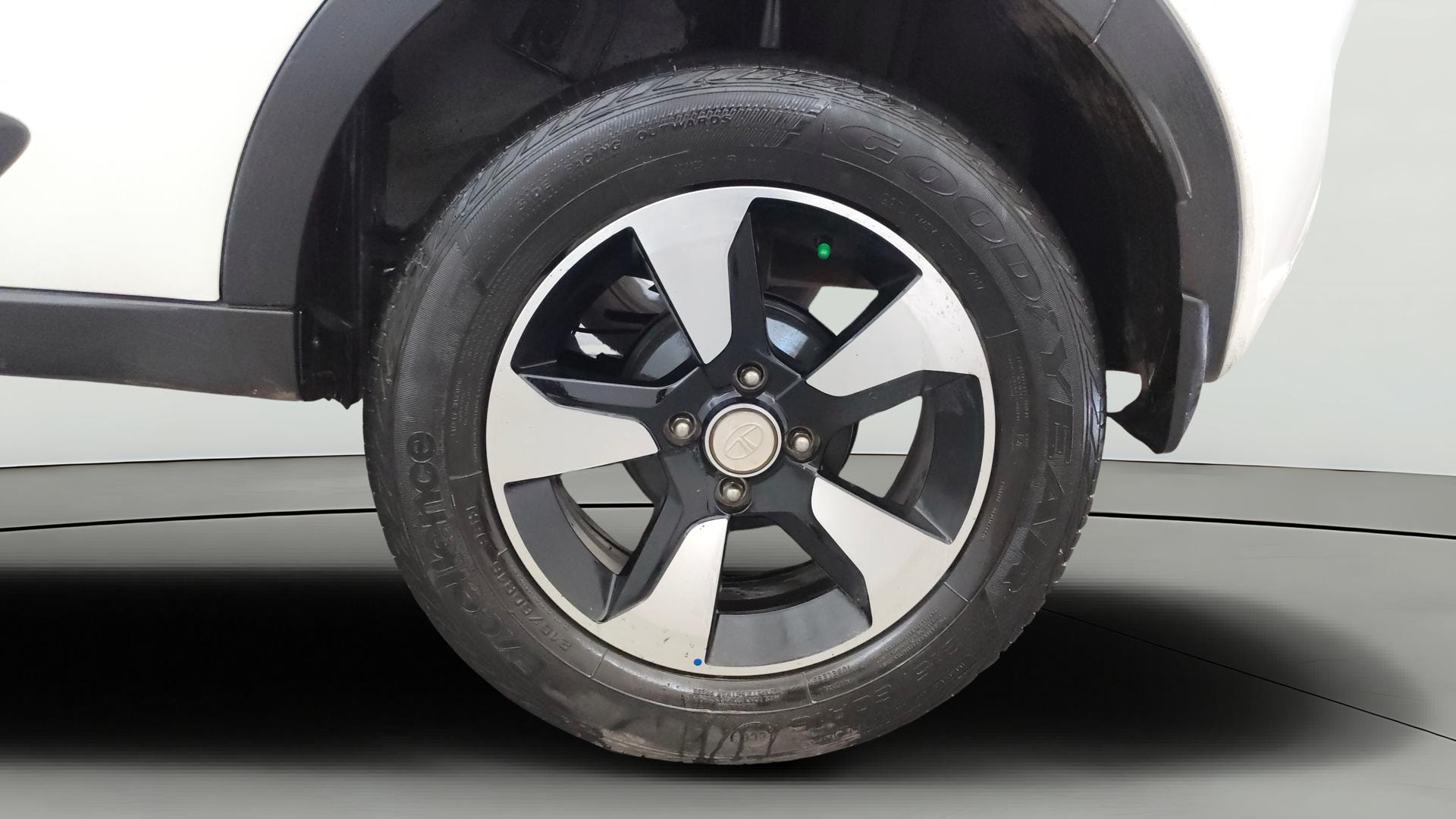 View 2018 Tata Nexon Revotron XE Image 11 Used 2018 Tata Nexon Revotron XE Image 11