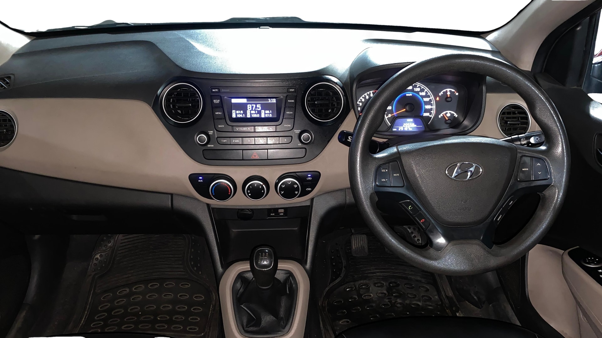 View 2018 Hyundai Grand i10 Magna 1.2 Kappa VTVT Image 15 Used 2018 Hyundai Grand i10 Magna 1.2 Kappa VTVT Image 15