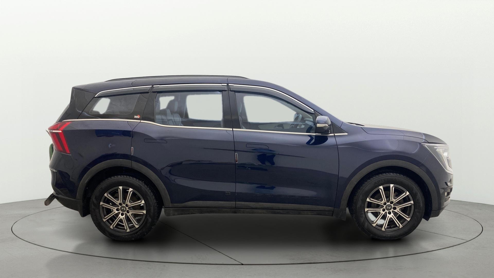 View 2022 Mahindra XUV700 MX Petrol 5 STR Image 29 Used 2022 Mahindra XUV700 MX Petrol 5 STR Image 29