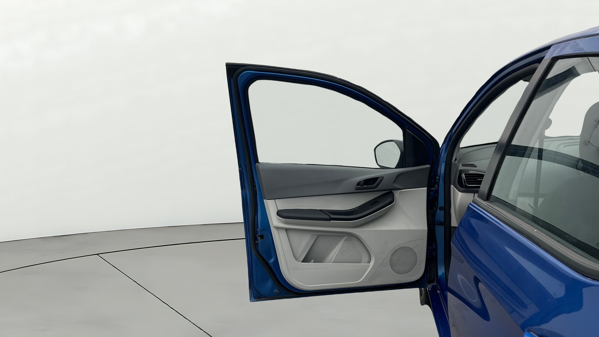 View 2025 Tata Tiago Revotorq XB Image 31 Used 2025 Tata Tiago Revotorq XB Image 31