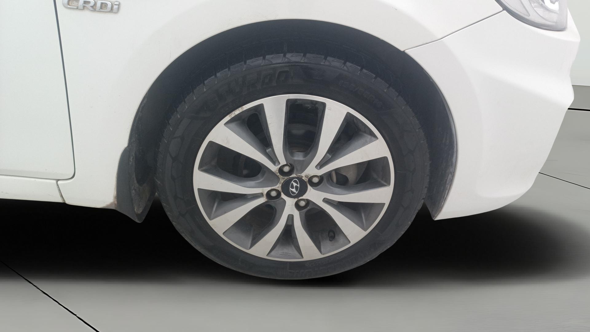 View 2014 Hyundai Fluidic Verna 1.6 VTVT SX Image 43 Used 2014 Hyundai Fluidic Verna 1.6 VTVT SX Image 43
