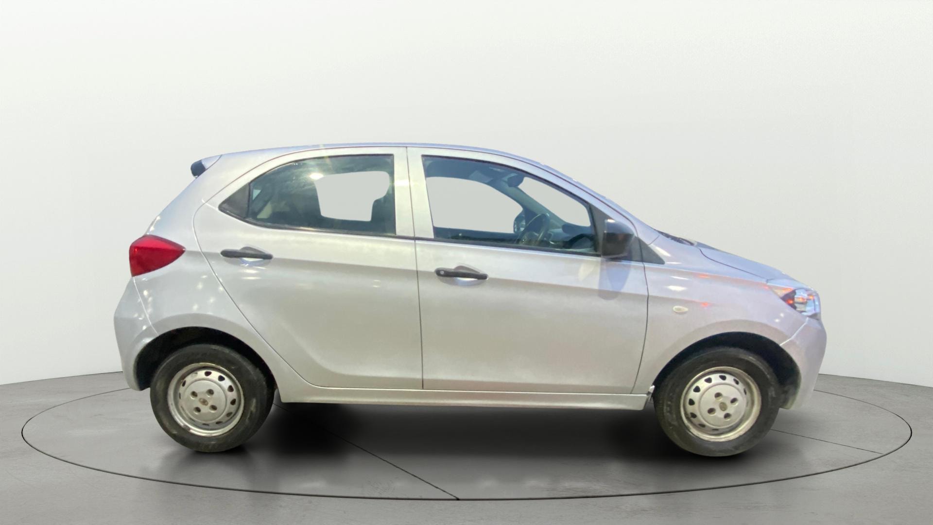 View 2017 Tata Tiago Revotorq XB Image 8 Used 2017 Tata Tiago Revotorq XB Image 8