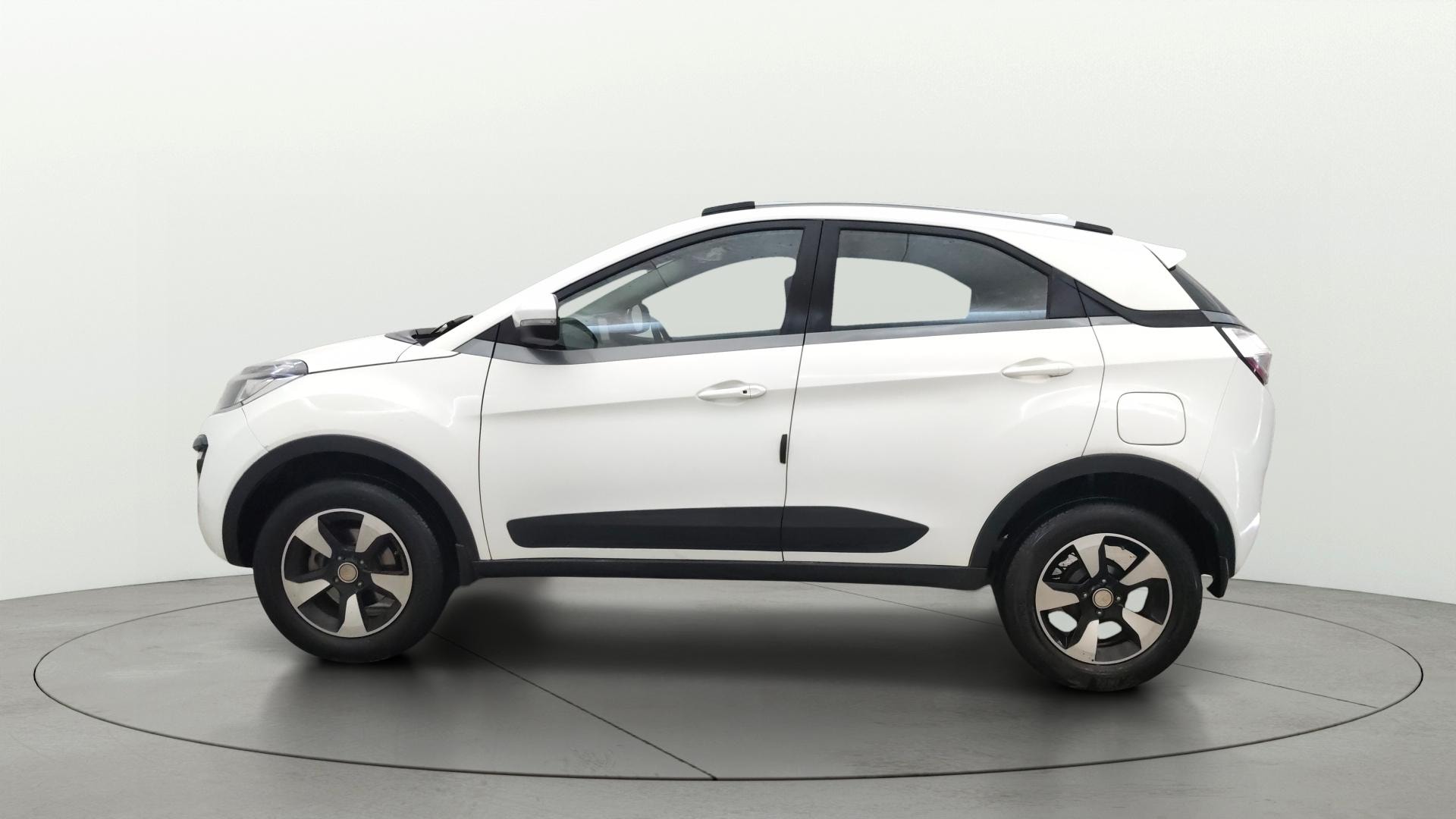 View 2018 Tata Nexon Revotron XE Image 5 Used 2018 Tata Nexon Revotron XE Image 5