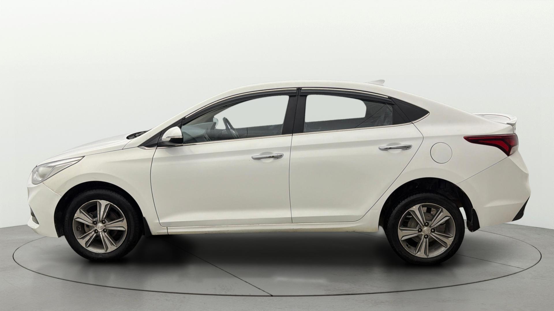 View 2019 Hyundai Verna 1.6 VTVT SX Image 6 Used 2019 Hyundai Verna 1.6 VTVT SX Image 6