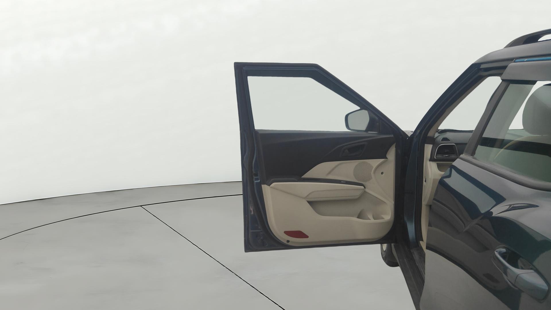 View 2019 Mahindra XUV300 W4 Petrol BS IV Image 35 Used 2019 Mahindra XUV300 W4 Petrol BS IV Image 35