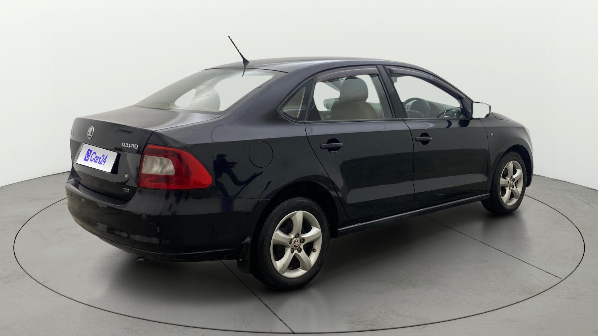 View 2013 Skoda Rapid 1.6 Elegance Diesel MT Image 42 Used 2013 Skoda Rapid 1.6 Elegance Diesel MT Image 42