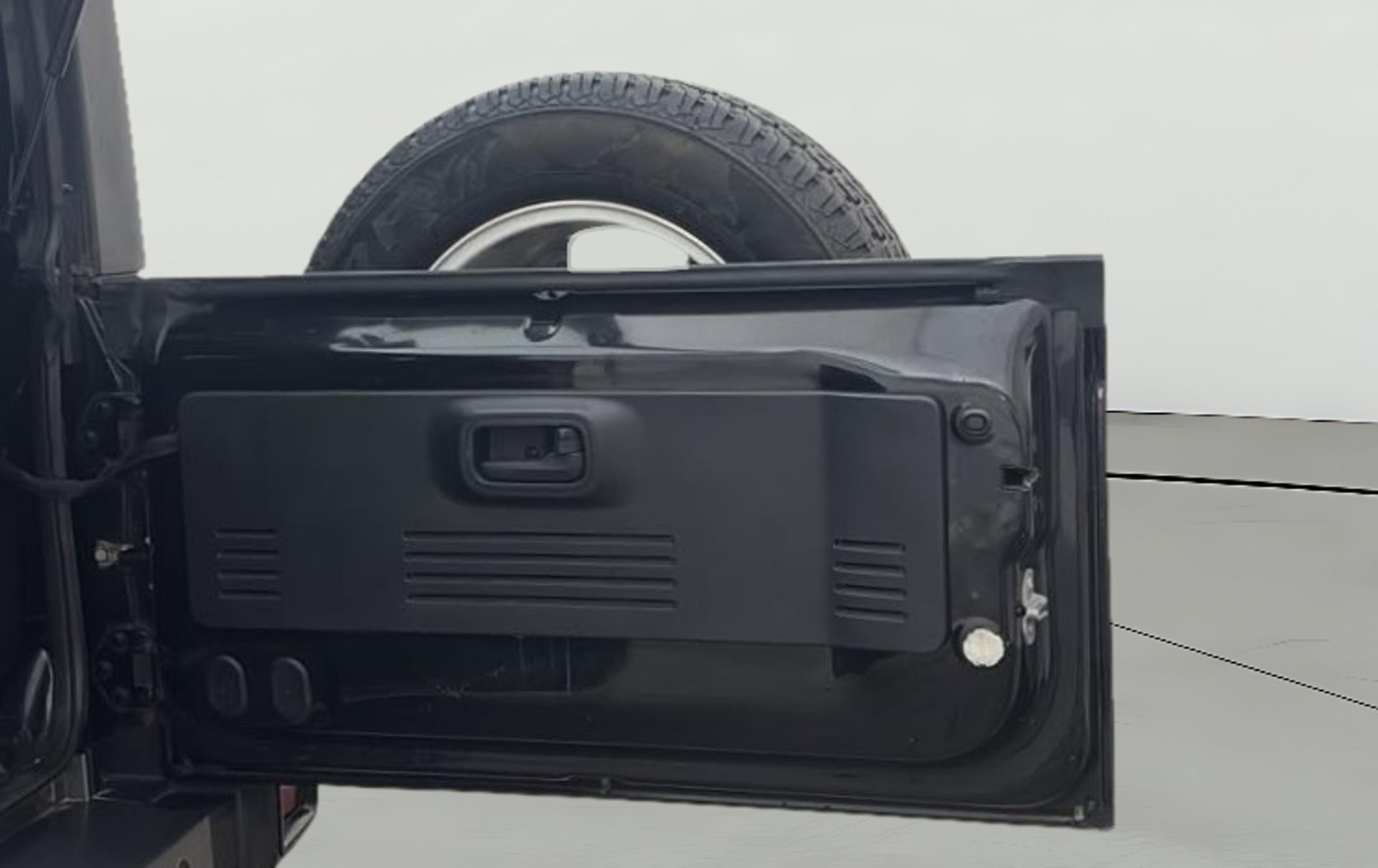 View 2025 Mahindra Thar Roxx AX7L Diesel 2WD AT Image 16 Used 2025 Mahindra Thar Roxx AX7L Diesel 2WD AT Image 16