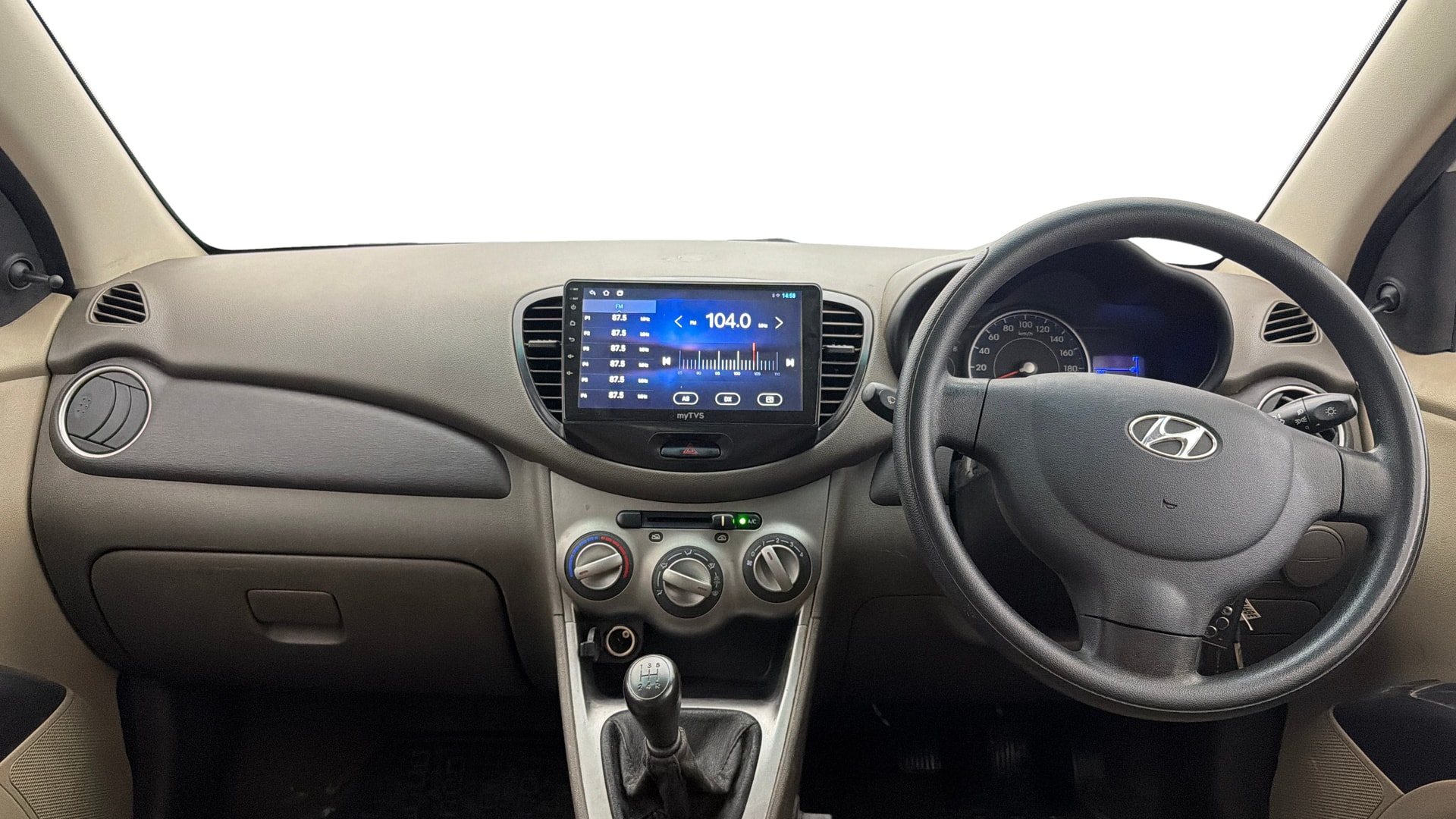 View 2016 Hyundai i10 1.2 Magna MT Image 15 Used 2016 Hyundai i10 1.2 Magna MT Image 15
