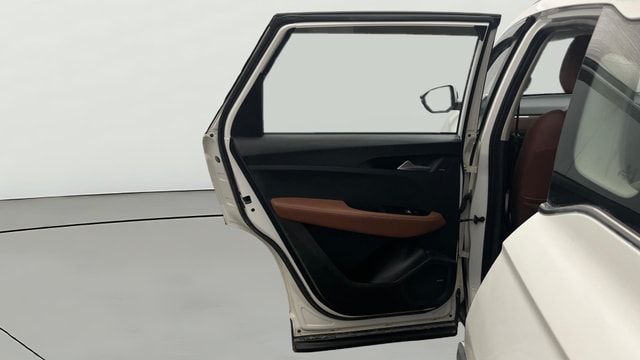 View MG Hector Plus Image 16 Used MG Hector Plus Image 16