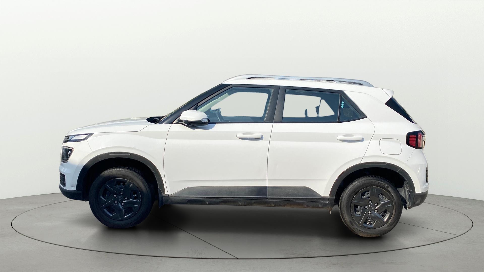 View 2024 Hyundai Venue SX 1.2 Petrol MT Image 6 Used 2024 Hyundai Venue SX 1.2 Petrol MT Image 6