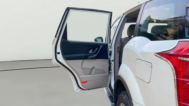View Mahindra XUV500 Image 24 Used Mahindra XUV500 Image 24