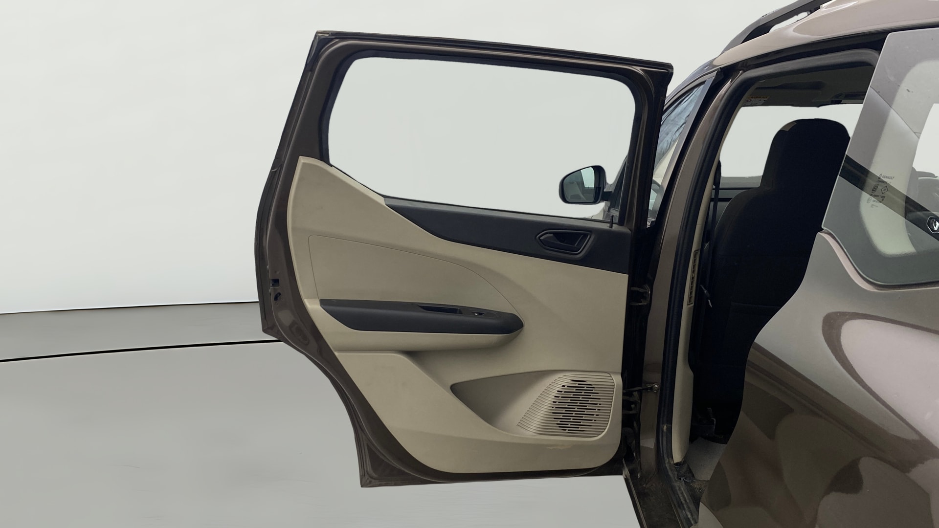 View 2023 Renault Triber RXT Image 23 Used 2023 Renault Triber RXT Image 23