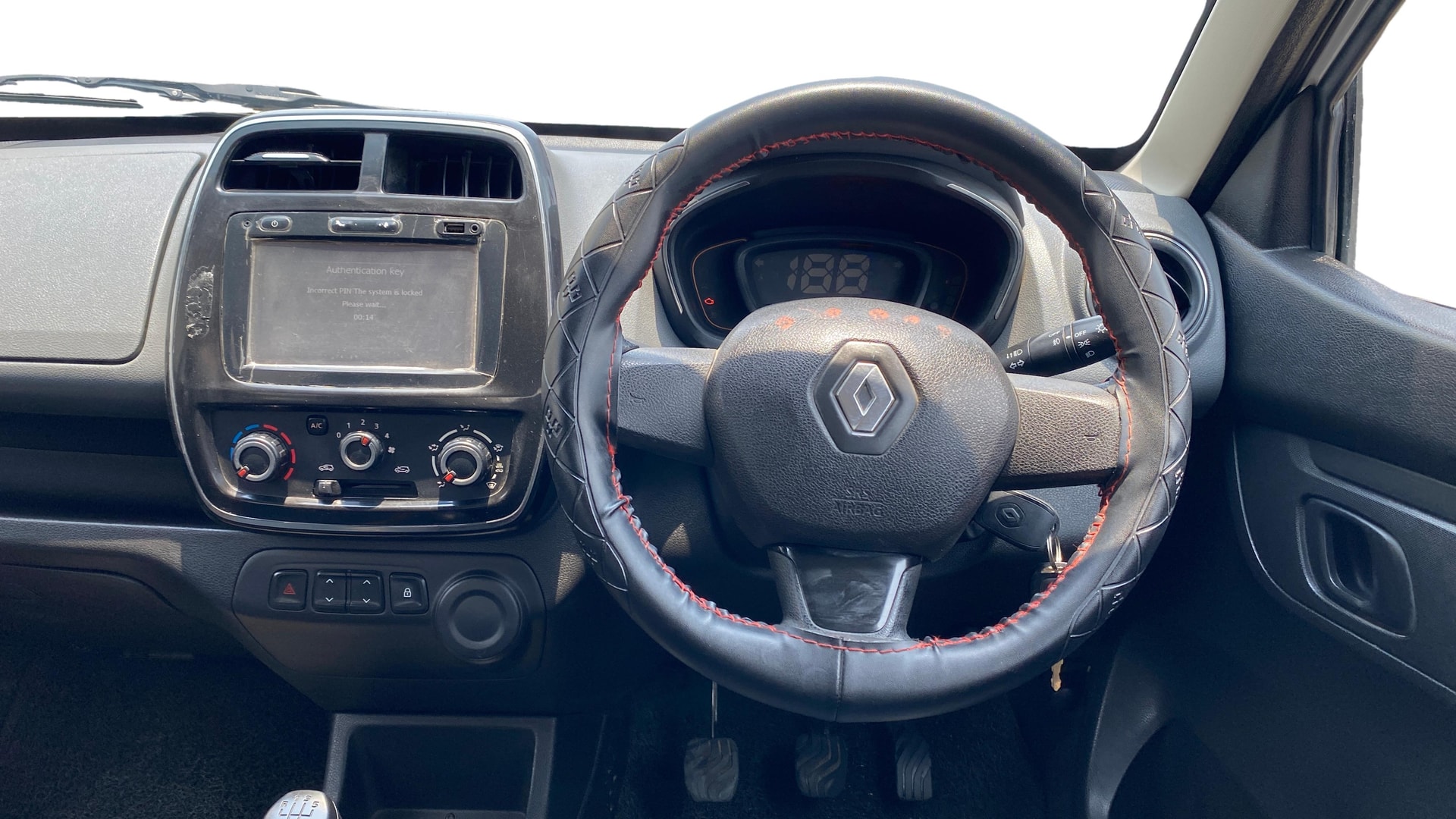 View 2017 Renault Kwid RXT 1.0 Image 20 Used 2017 Renault Kwid RXT 1.0 Image 20