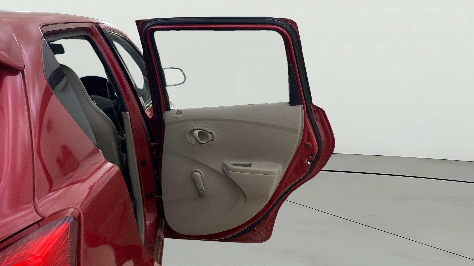 View 2015 Datsun Go T Image 7 Used 2015 Datsun Go T Image 7