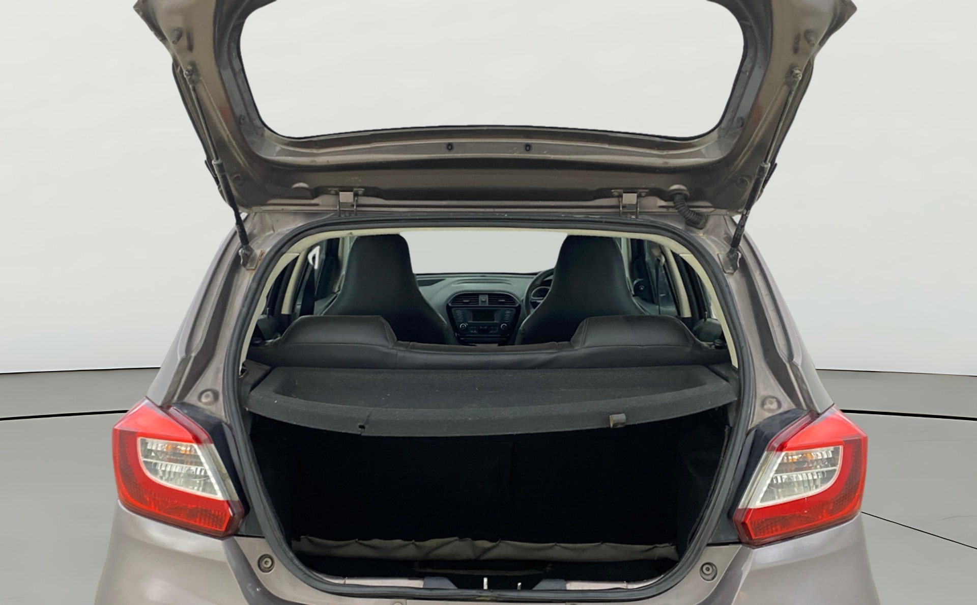 View 2018 Tata Tiago Revotorq XB Image 36 Used 2018 Tata Tiago Revotorq XB Image 36