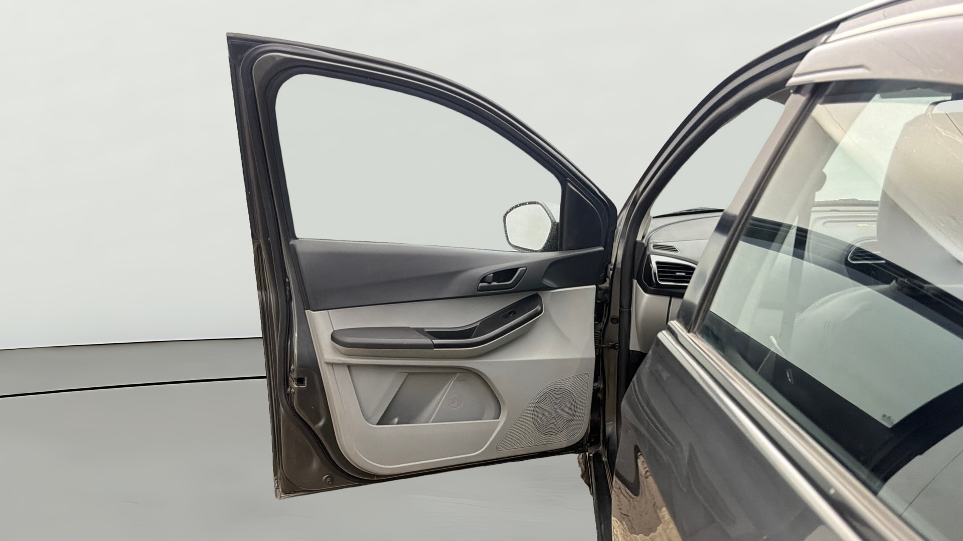 View 2021 Tata Tiago Revotorq XB Image 36 Used 2021 Tata Tiago Revotorq XB Image 36