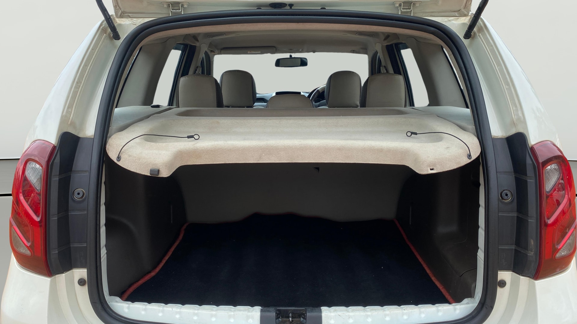View 2019 Renault Duster 85 PS RXS 4X2 MT Image 39 Used 2019 Renault Duster 85 PS RXS 4X2 MT Image 39
