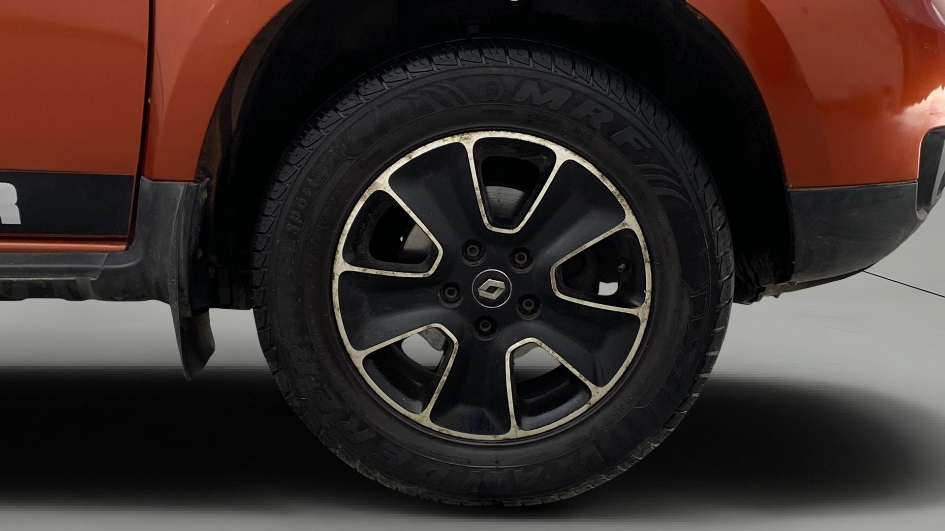 View 2018 Renault Duster Petrol RxS CVT Petrol Image 40 Used 2018 Renault Duster Petrol RxS CVT Petrol Image 40