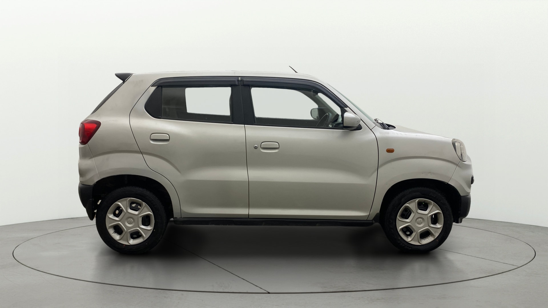 View 2023 Maruti Suzuki 1000 Base Variant Image 27 Used 2023 Maruti Suzuki 1000 Base Variant Image 27
