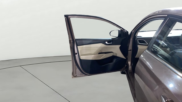 View Hyundai Verna Image 32 Used Hyundai Verna Image 32