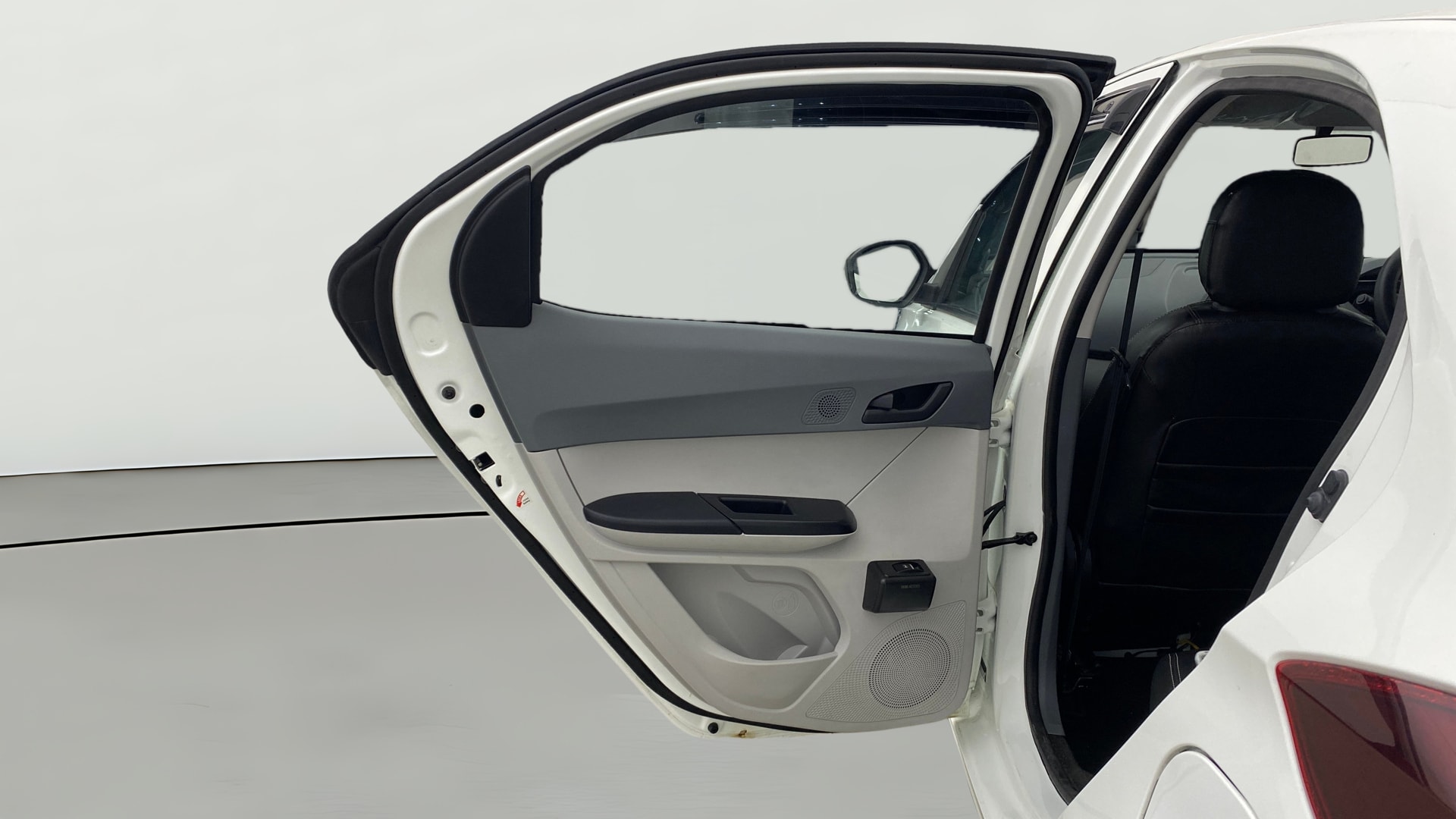 View 2025 Tata Tiago Revotorq XB Image 22 Used 2025 Tata Tiago Revotorq XB Image 22