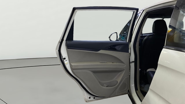 View Mahindra Marazzo Image 23 Used Mahindra Marazzo Image 23