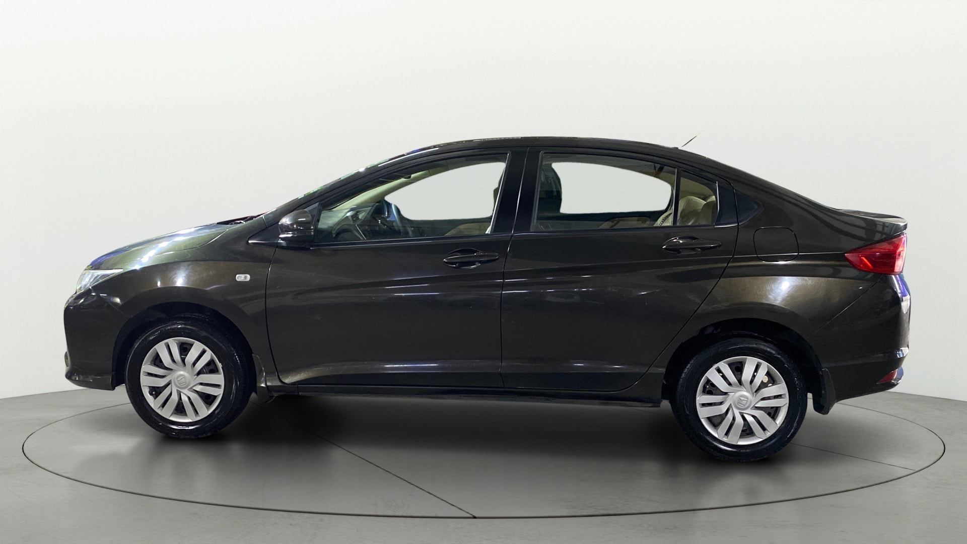 View 2015 Honda City ZX MT Diesel Anniversary Edition Image 5 Used 2015 Honda City ZX MT Diesel Anniversary Edition Image 5