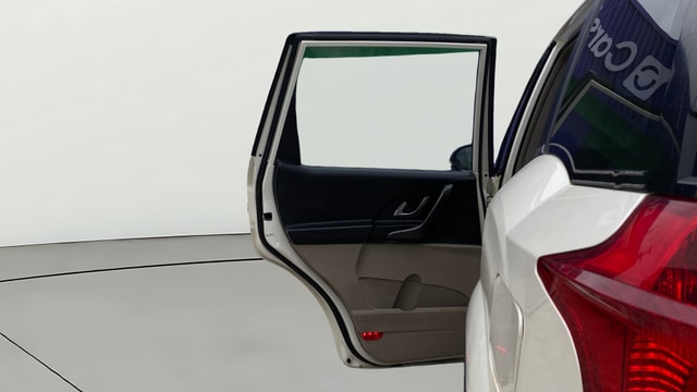 View Mahindra XUV500 Image 15 Used Mahindra XUV500 Image 15