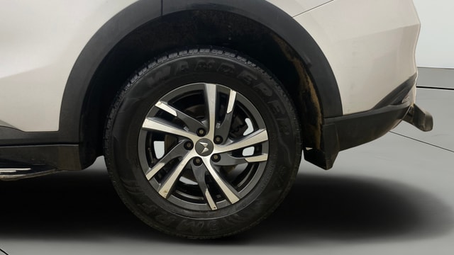 View Mahindra XUV700 Image 8 Used Mahindra XUV700 Image 8