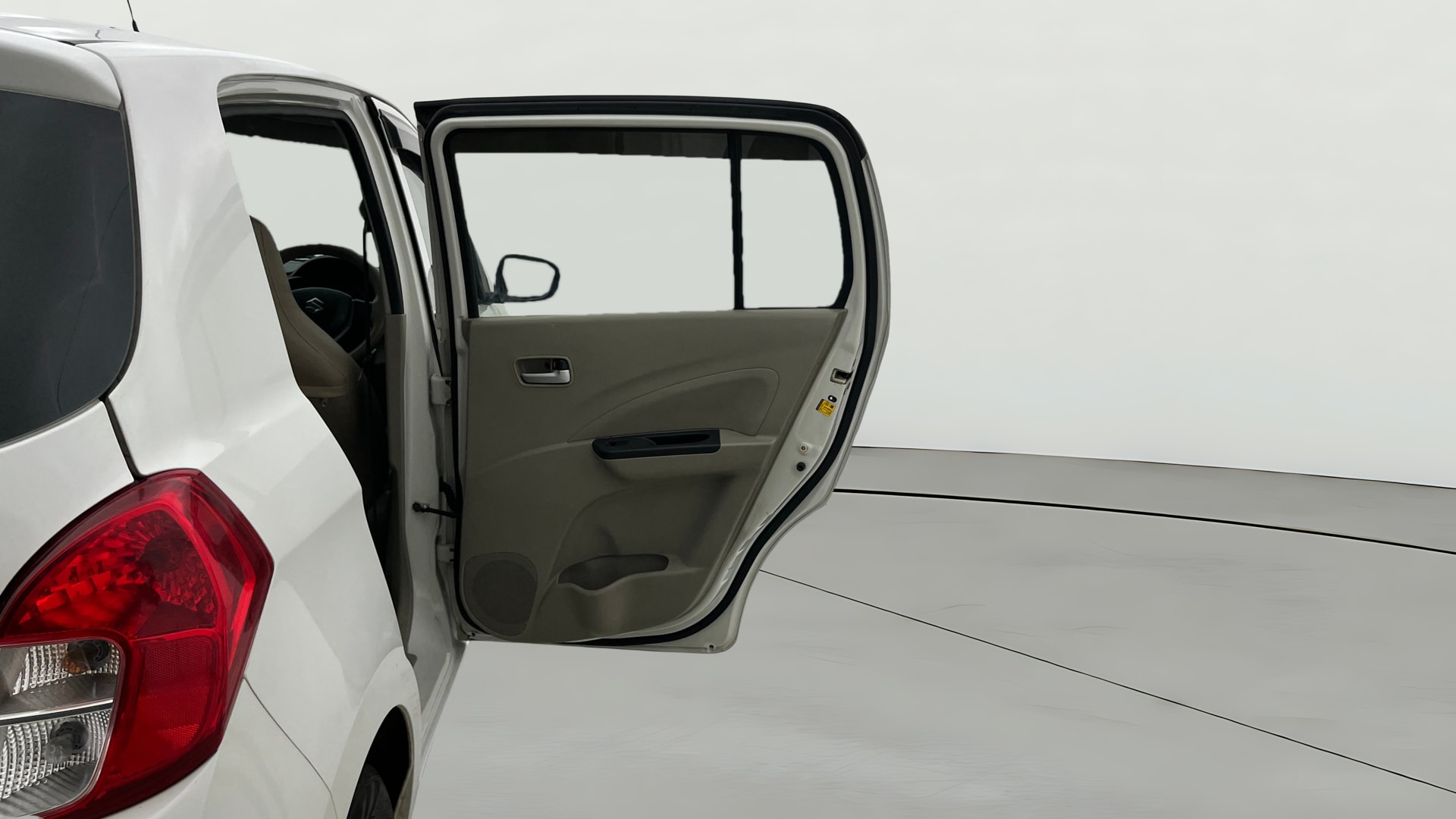 View 2017 Maruti Suzuki 1000 Base Variant Image 5 Used 2017 Maruti Suzuki 1000 Base Variant Image 5