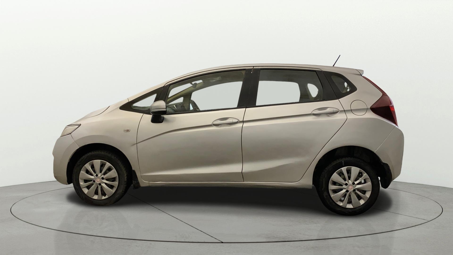 View 2016 Honda Jazz E MT Diesel Image 5 Used 2016 Honda Jazz E MT Diesel Image 5