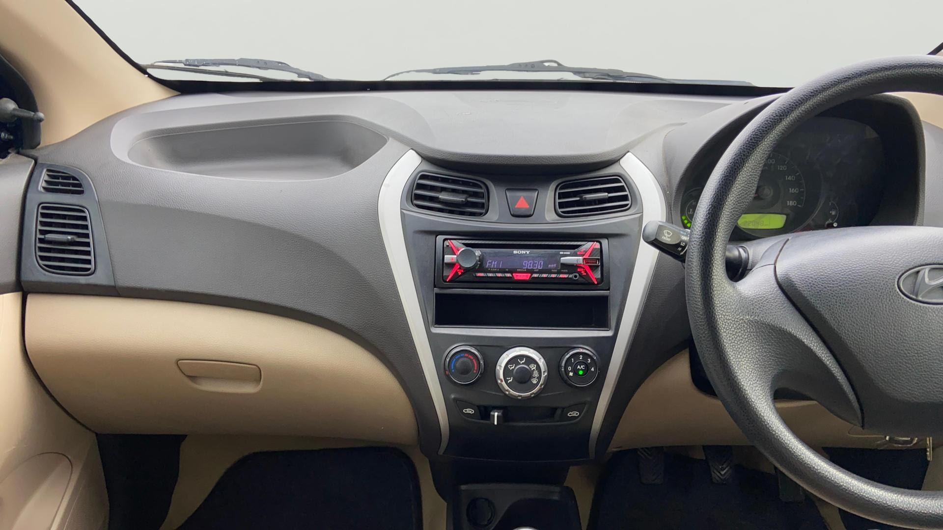 View 2016 Hyundai EON Era Plus Image 17 Used 2016 Hyundai EON Era Plus Image 17