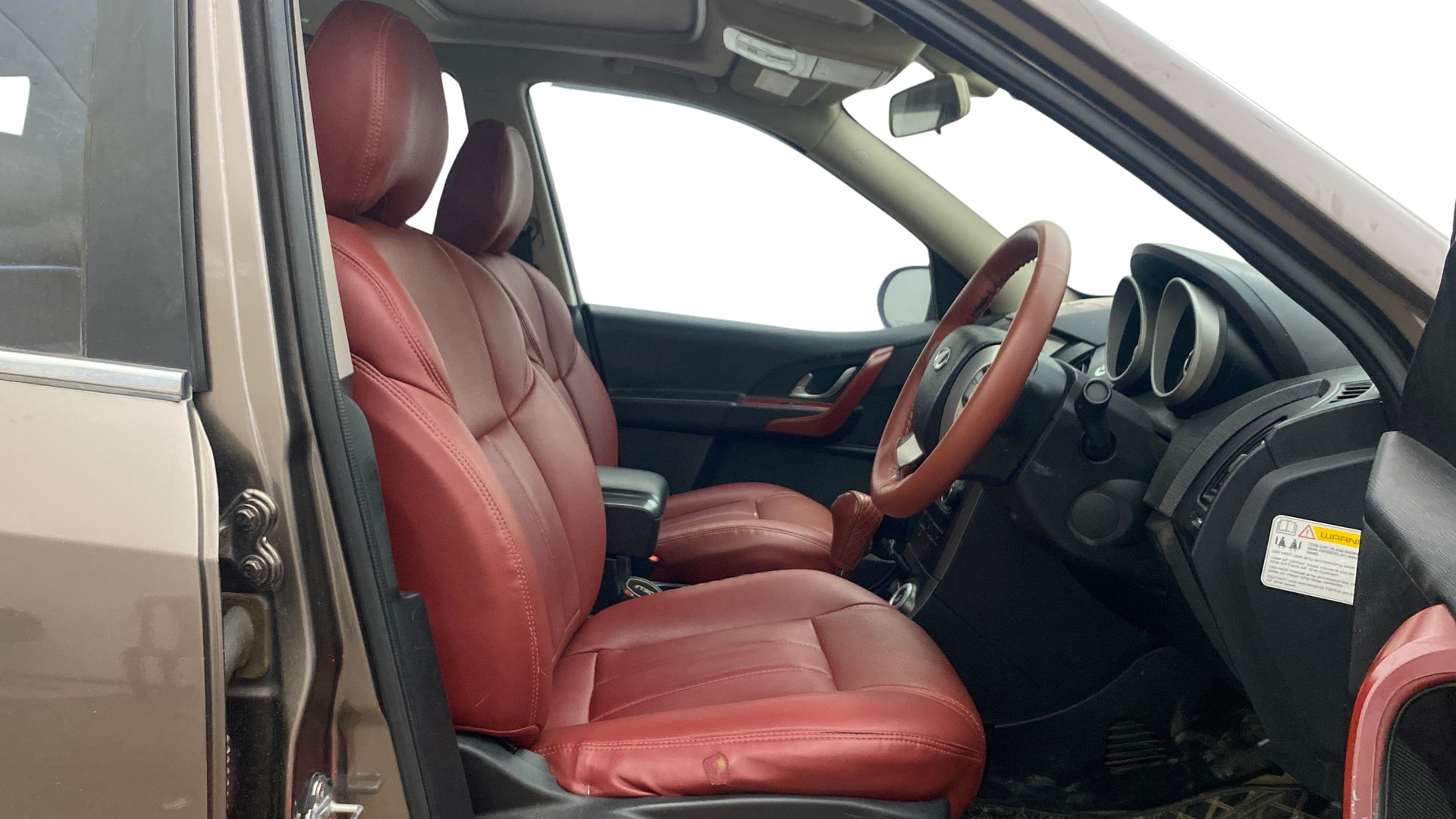 View 2018 Mahindra XUV500 W10 FWD AT Image 19 Used 2018 Mahindra XUV500 W10 FWD AT Image 19