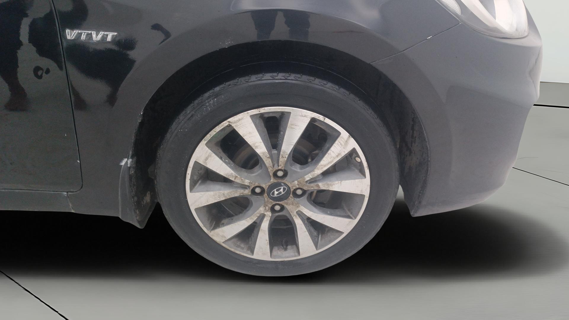 View 2014 Hyundai Fluidic Verna 1.6 VTVT SX Image 41 Used 2014 Hyundai Fluidic Verna 1.6 VTVT SX Image 41