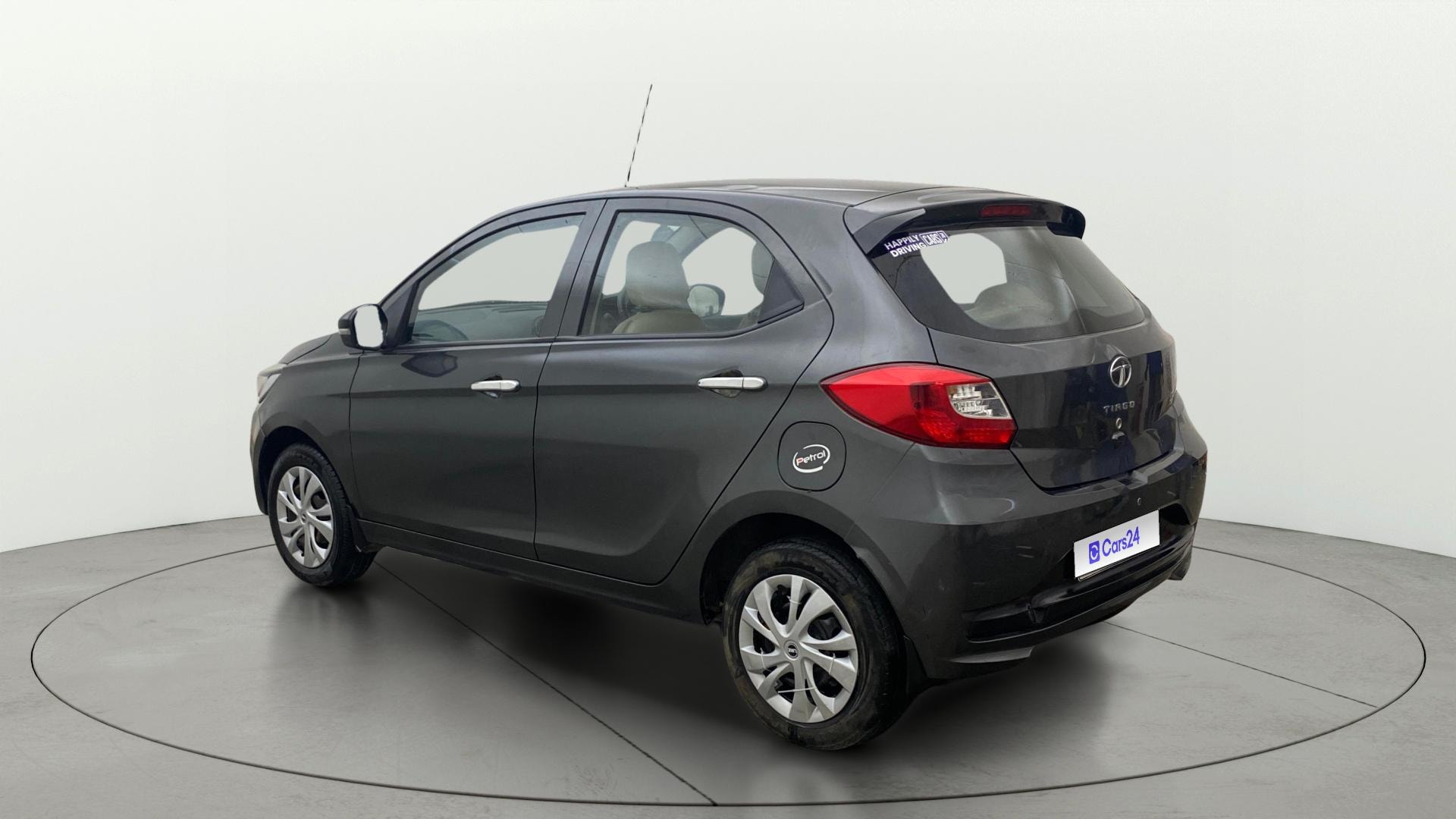 View 2023 Tata Tiago Revotorq XB Image 2 Used 2023 Tata Tiago Revotorq XB Image 2