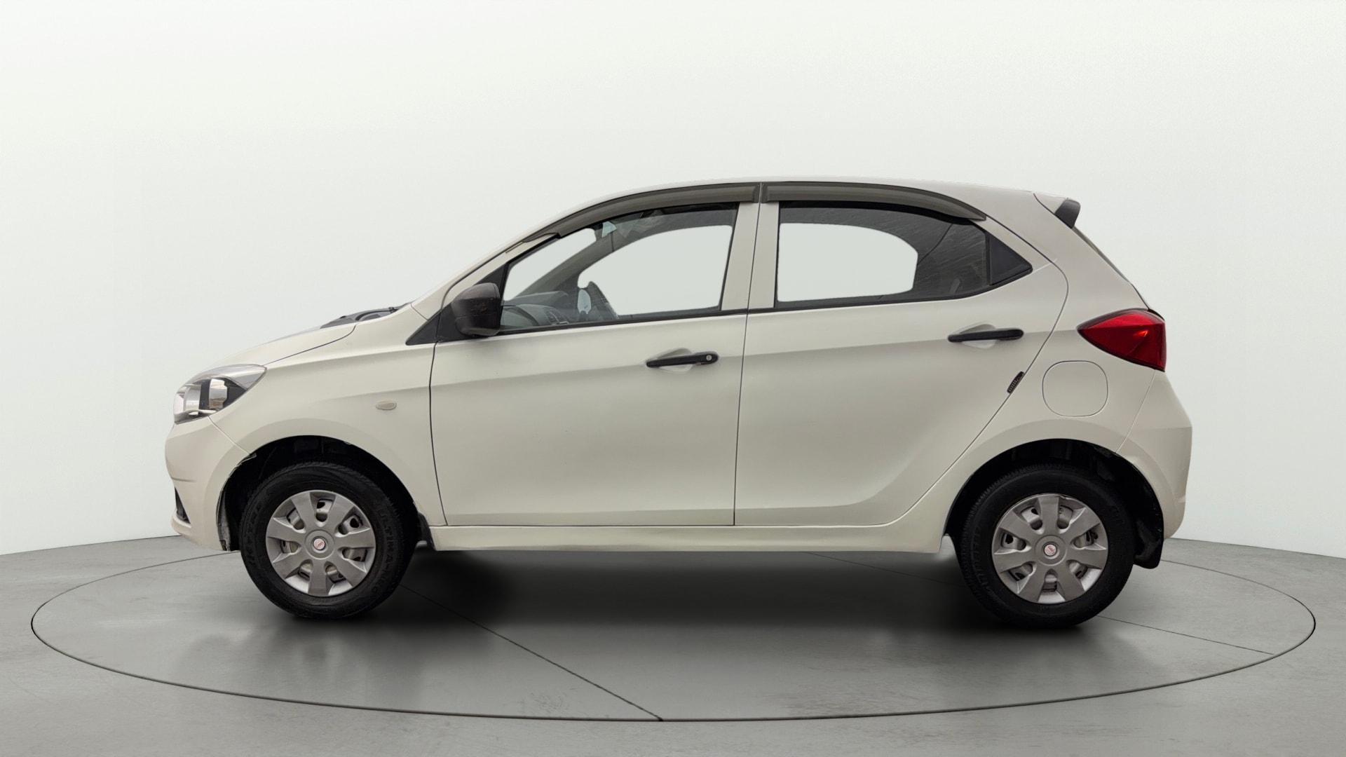 View 2018 Tata Tiago Revotorq XB Image 5 Used 2018 Tata Tiago Revotorq XB Image 5