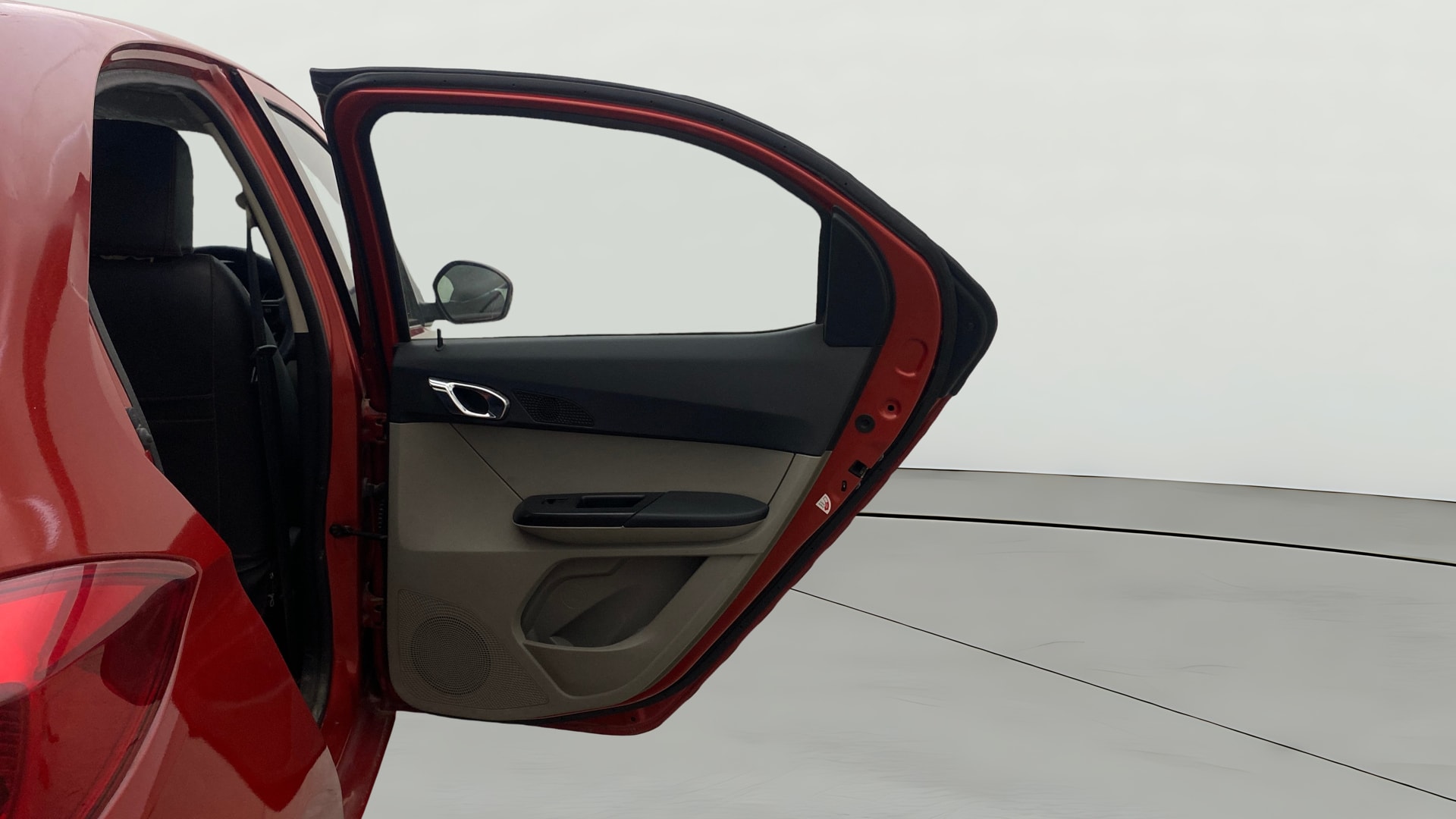 View 2018 Tata Tiago Revotorq XB Image 7 Used 2018 Tata Tiago Revotorq XB Image 7