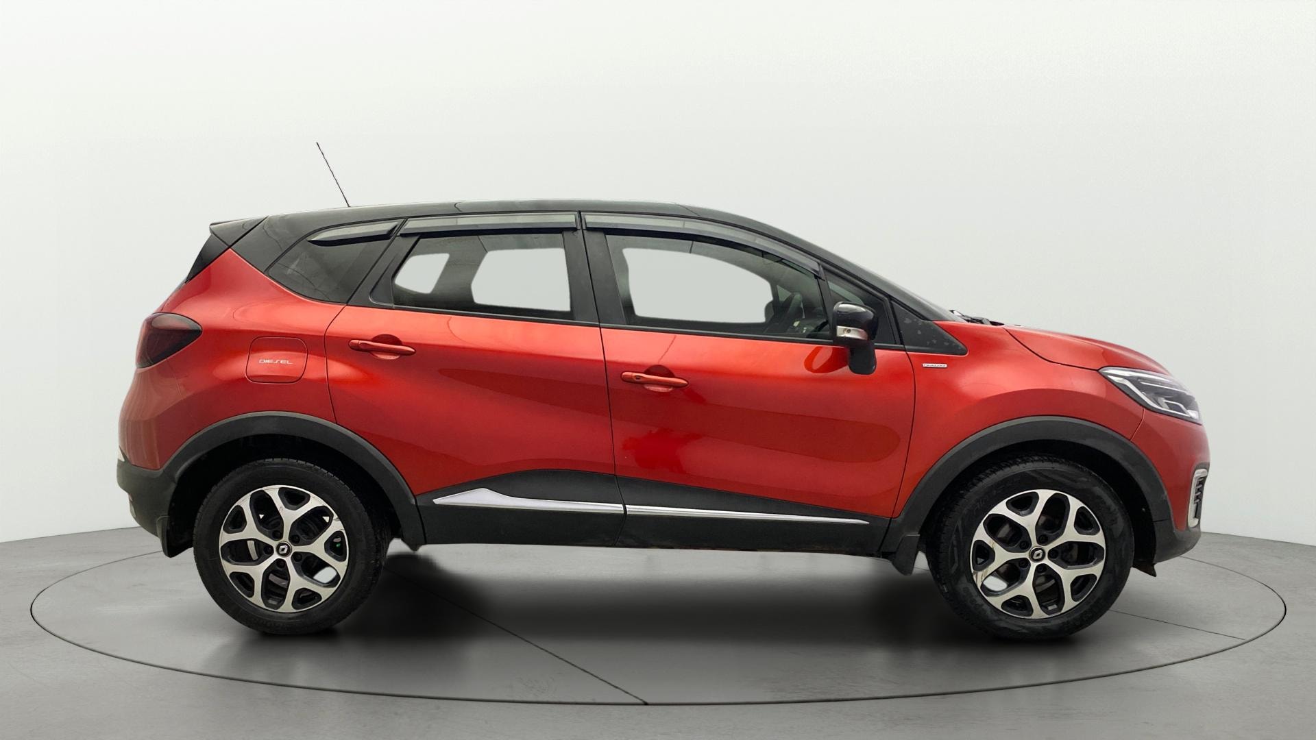 View 2018 Renault Captur Platine Diesel Dual Tone Image 28 Used 2018 Renault Captur Platine Diesel Dual Tone Image 28