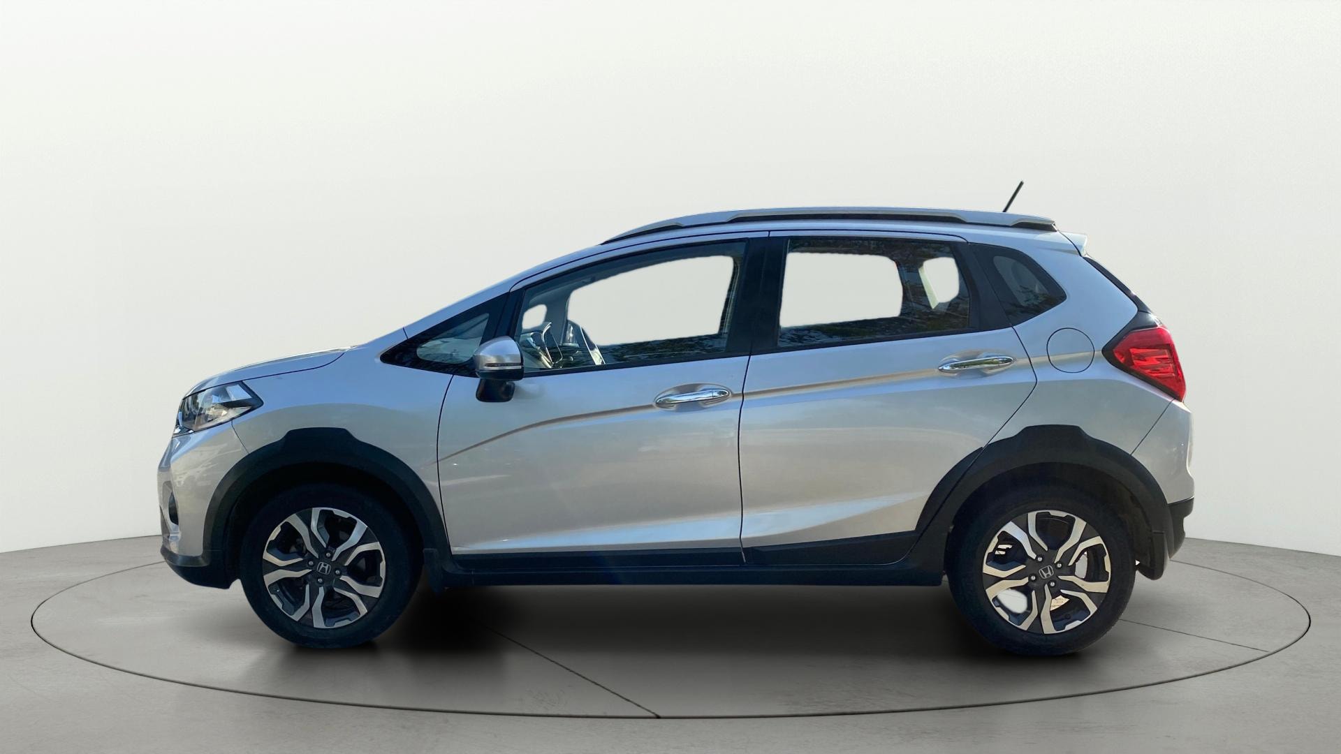 View 2019 Honda WR-V S MT Diesel Edge Edition Image 5 Used 2019 Honda WR-V S MT Diesel Edge Edition Image 5