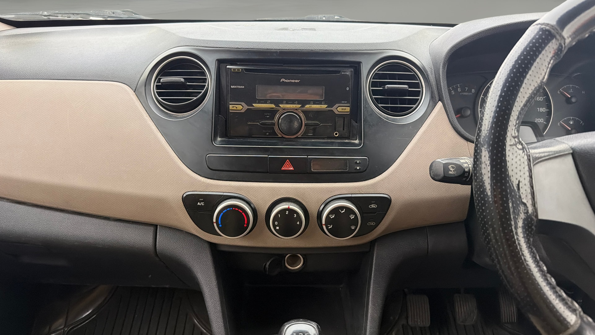 View 2015 Hyundai Grand i10 Magna 1.2 Kappa VTVT Image 30 Used 2015 Hyundai Grand i10 Magna 1.2 Kappa VTVT Image 30