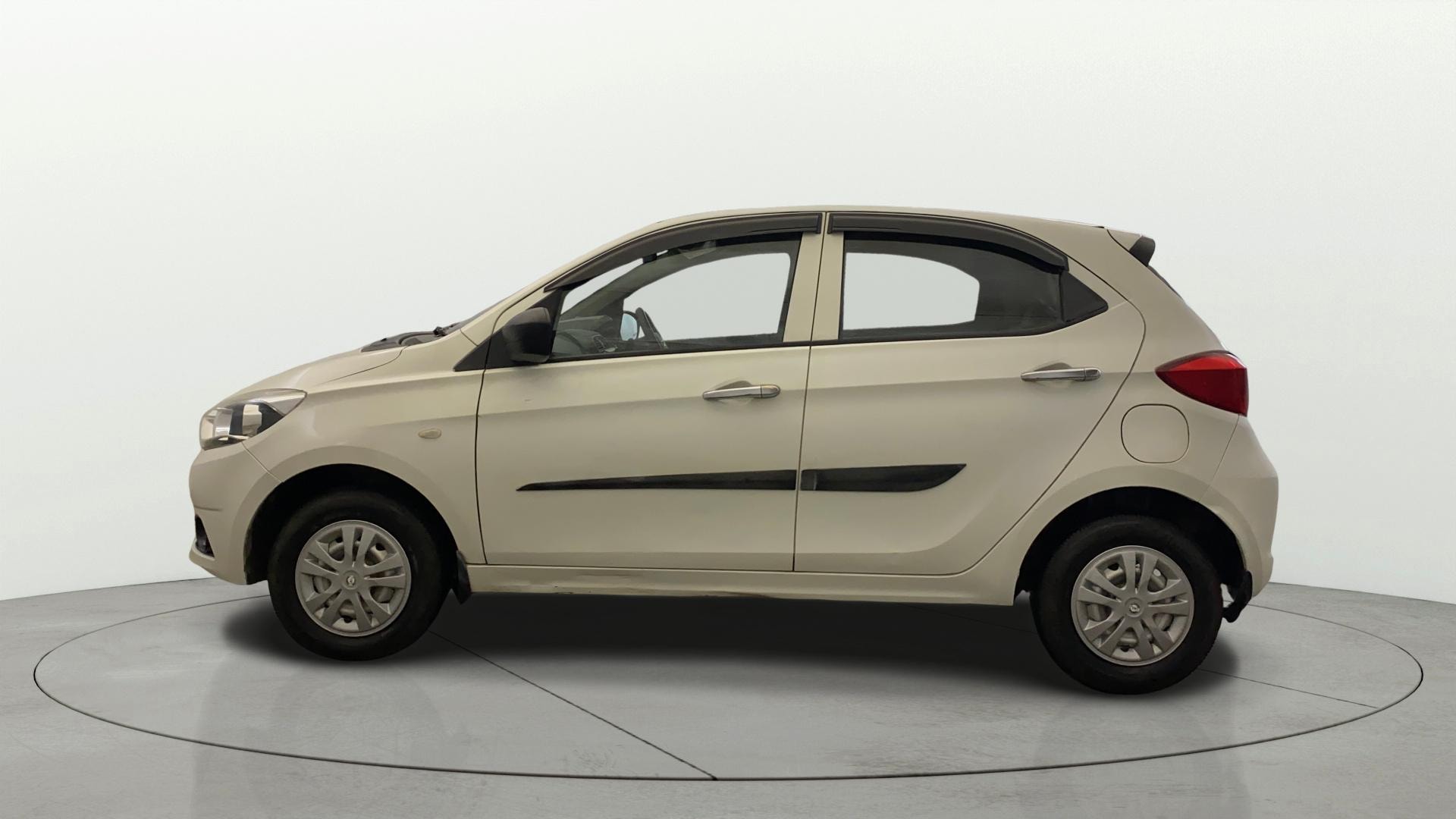 View 2019 Tata Tiago Revotorq XB Image 5 Used 2019 Tata Tiago Revotorq XB Image 5